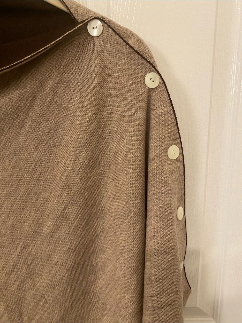 NWTs Orvis Taupe / Brown Double Face Wrap Reversible Poncho 100% Wool - Picture 2 of 3